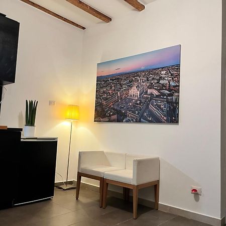 Charming Ringhiera Studio Milan Bagian luar foto