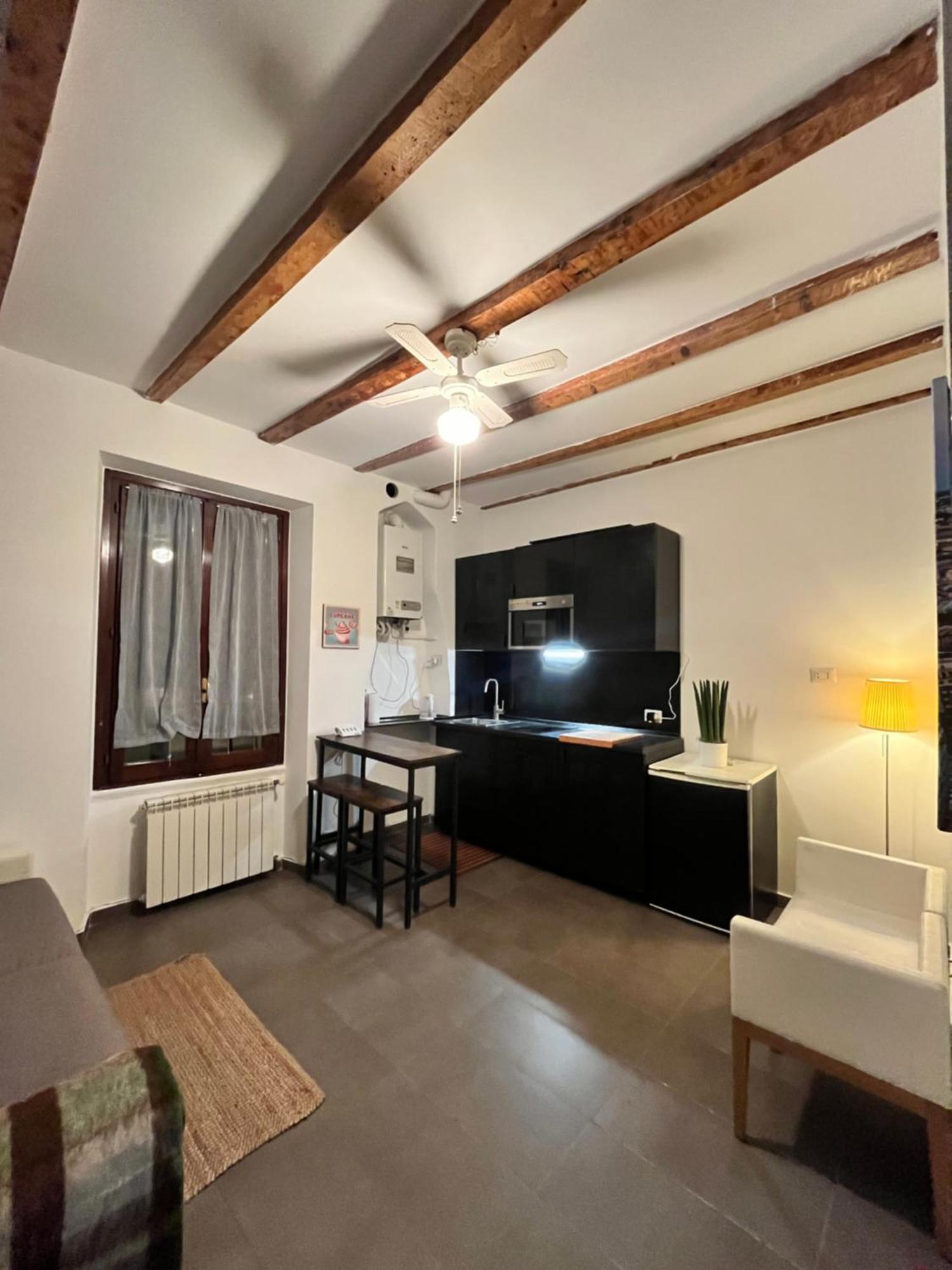 Charming Ringhiera Studio Milan Bagian luar foto