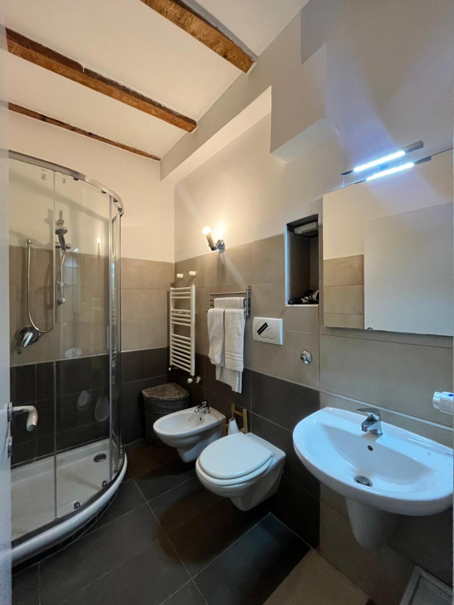 Charming Ringhiera Studio Milan Bagian luar foto